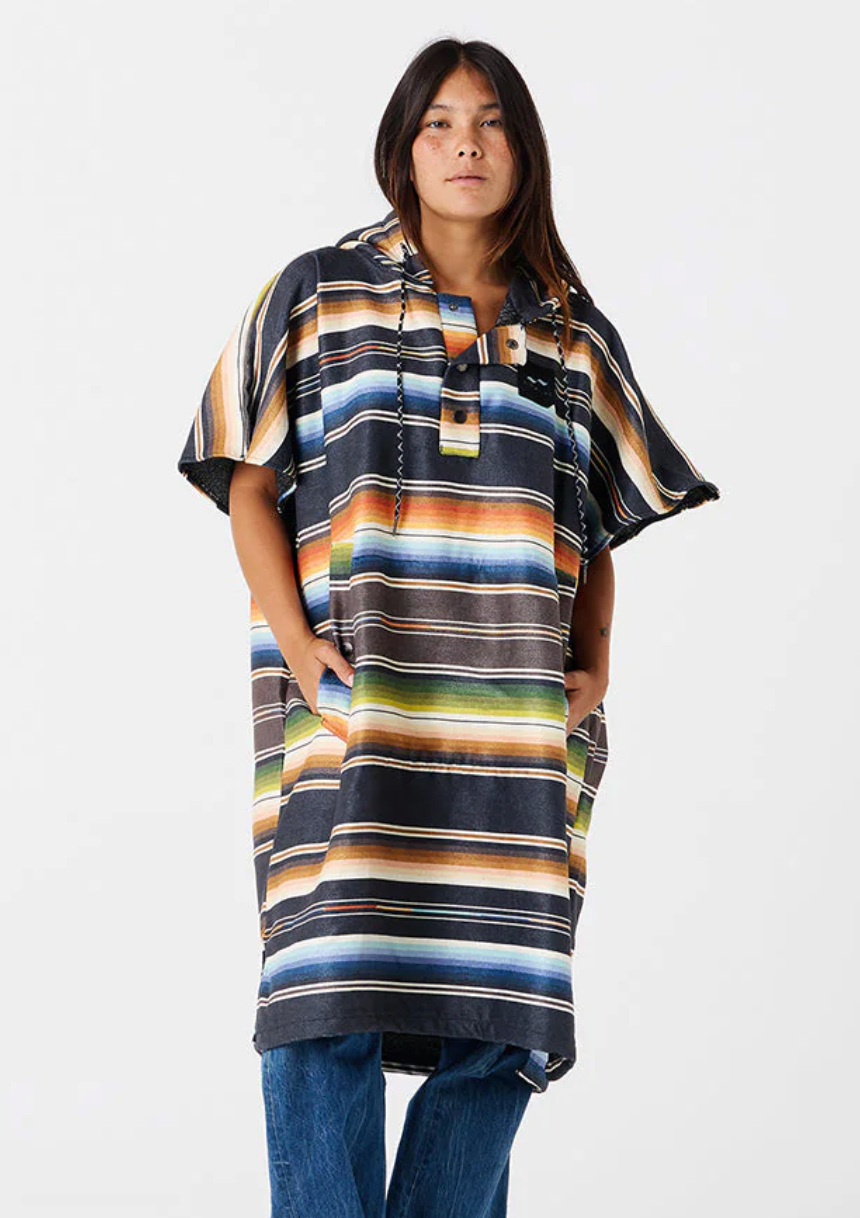 Slow Tide Santana PRF QD Poncho - Black